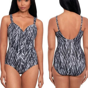 Miraclesuit Metallic Silver Chevron Python Siren OnePiece Swimsuit Size 8 NWT